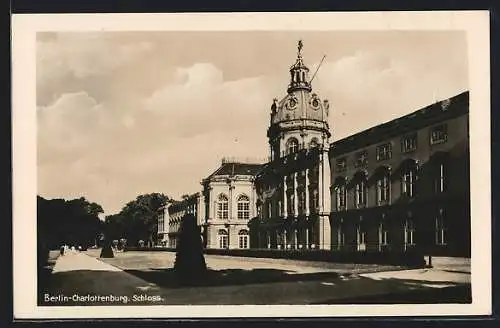 AK Berlin-Charlottenburg, Blick auf Schloss