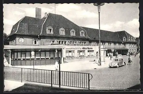 AK Celle, Blick auf den Bahnhof, VW Käfer