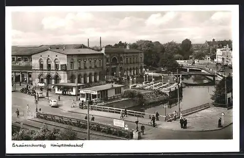 AK Braunschweig, Autos und Passanten am Hauptbahnhof