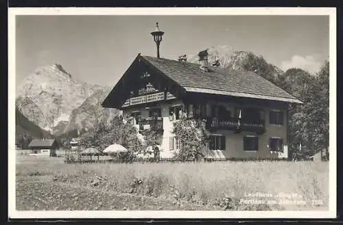 AK Pertisau am Achensee, Landhaus Singer mit Wiese