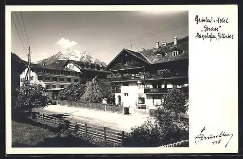 AK Mayrhofen /Zillertal, Strassenpartie mit Hotel Geisler