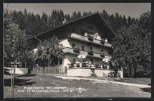 AK Ried /Zillertal, Pension Höllwarth mit Besuchern