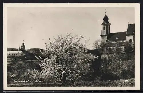 AK Emmersdorf a. d. Donau, Kirche mit blühendem Baum