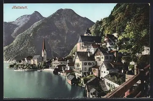 AK Hallstatt, Ortsansicht mit See und Bergen