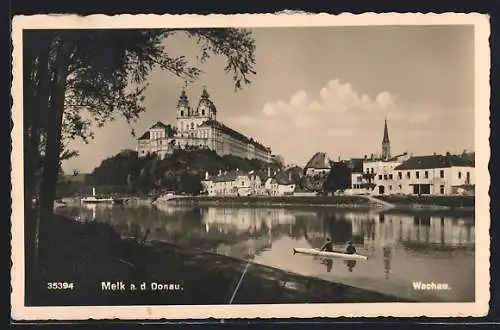 AK Melk a. d. Donau, Ortsansicht mit Stift und Paddelboot