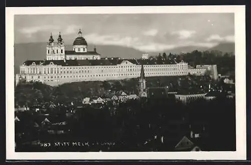 AK Melk a. d. Donau, Ortsansicht mit Blick aufs Stift