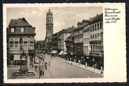 AK Göttingen, Gänseliesel Brunnen und Strasse der S-A., Geschäft Tengelmann