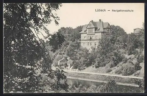 AK Lübeck, Navigationsschule, Blick vom Wasser aus