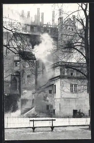 AK Stuttgart, Brand des Alten Schlosses 1931, Rauchende Ruine