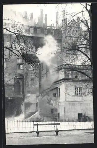 AK Stuttgart, Brand des Alten Schlosses 1931, Rauchende Ruine