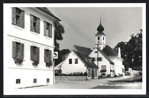 AK Hartmannsdorf, Ortspartie mit Blick zum Kirchturm