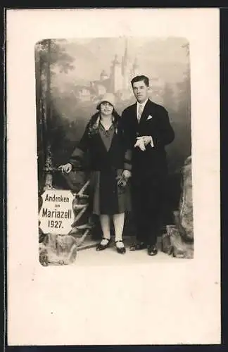 AK Mariazell, Ein bürgerliches Ehepaar in feiner Garderobe, 1927
