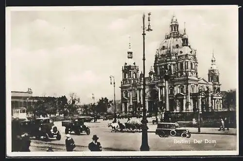 AK Berlin, Strassenpartie am Dom
