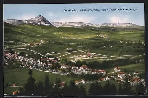 AK Schmiedeberg /Riesengebirge, Gesamtansicht mit Schneekoppe