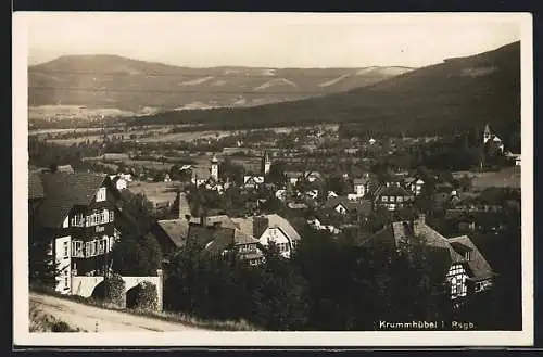 AK Krummhübel /Riesengebirge, Ortsansicht mit Bergpanorama aus der Vogelschau