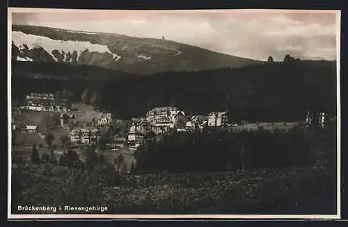 AK Brückenberg /Riesengebirge, Teilansicht mit Schneefeld