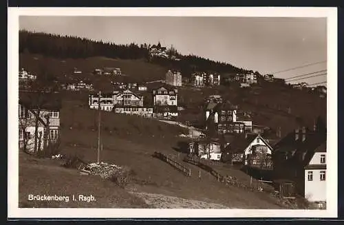 AK Brückenberg i. Rsgb., Ortspartie am Hang