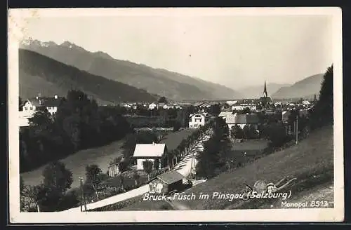 AK Bruck-Fusch im Pinzgau, Strassenpartie vom Berghang aus