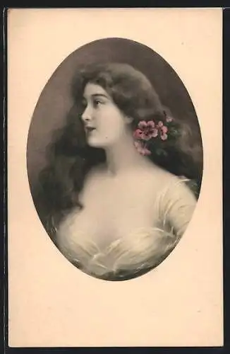 Künstler-AK M. Munk Nr. 352: Junge Dame mit Blumen im langen Haar