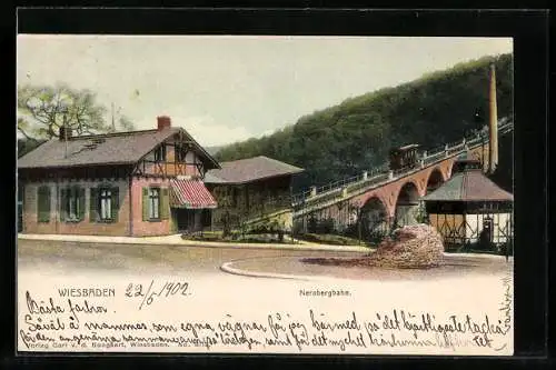 AK Wiesbaden, Station mit einfahrender Bergbahn vom Neroberg