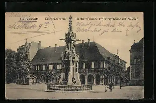 AK Halberstadt, Kriegerdenkmal, im Hintergrund Propsteigebäude mit Zwicken