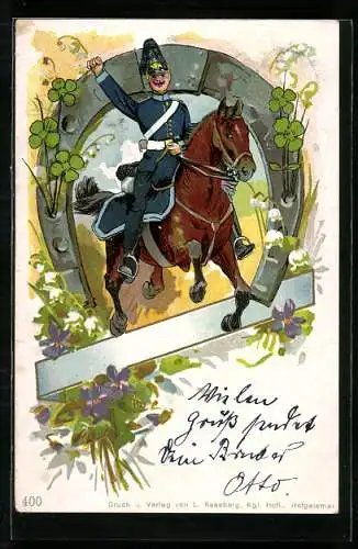 AK Soldat der Kavallerie zu Pferde im Hufeisen