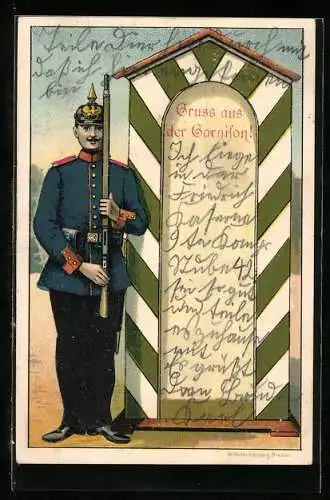 AK Soldat der Garnison in Uniform am Wachhäuschen