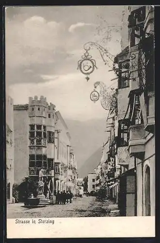AK Sterzing, Strassenpartie mit Geschäften und Passanten