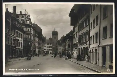 AK Waldshut a. Rhein, Kaiserstrasse mit Geschäften