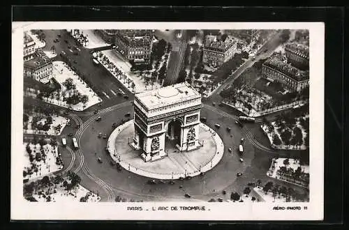 AK Paris, L`Arc de Triomphe, Triumphbogen vom Flugzeug aus