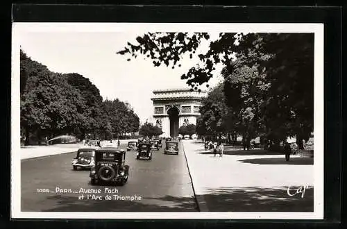 AK Paris, Avenue Foch et L`Arc de Triomphe, Triumphbogen, Automobile auf der Alleee