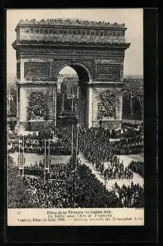 AK Paris, L`Arc de Triomphe, Triumphbogen, Fetes de la Victoire 14 Juillet 1919