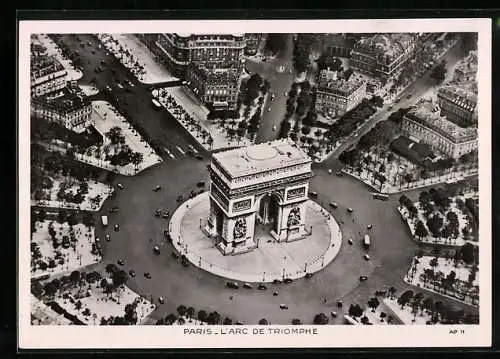 AK Paris, L`Arc de Triomphe, Triumphbogen vom Flugzeug aus