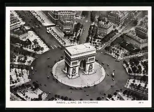 AK Paris, L`Arc de Triomphe, Triumphbogen vom Flugzeug aus