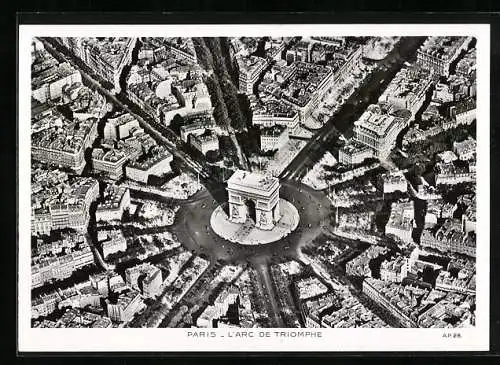 AK Paris, L`Arc de Triomphe, Triumphbogen vom Flugzeug aus