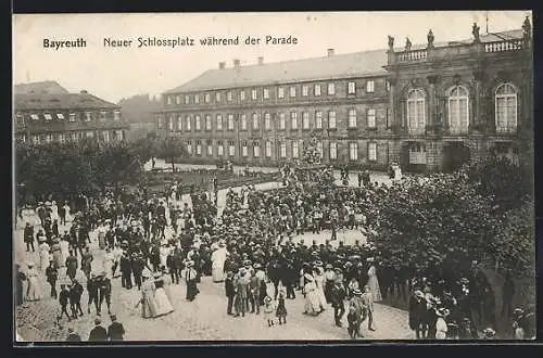 AK Bayreuth, Neuer Schlossplatz während der Parade