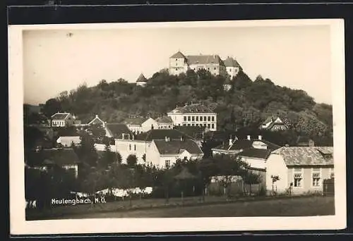 AK Neulengbach /N. Ö., Ortsansicht mit Burg
