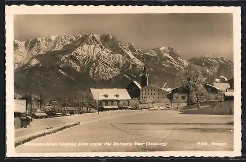 AK Leogang (Salzburg), Winterliche Ortsansicht gegen das Steinerne Meer