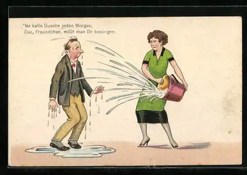AK Grimmig schauende Frau schüttet einen Eimer Wasser über ihren Mann