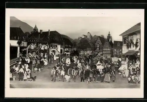 AK Sonneberg in Thür., Stadtszene im Spielzeugmuseum, Ausstellungsgruppe Brüssel