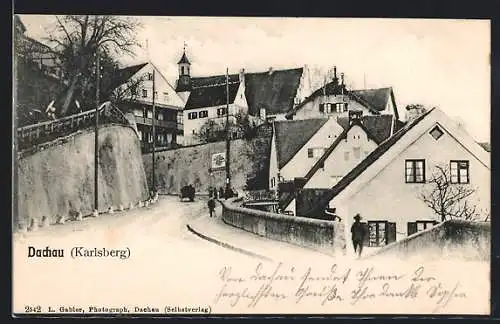 AK Dachau, Karlsberg, Strassenpartie mit Mauer