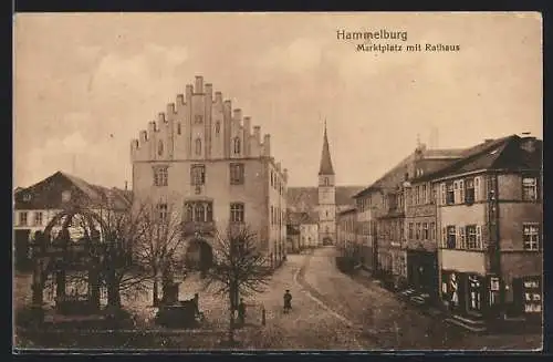 AK Hammelburg, Marktplatz mit Rathaus u. Denkmal aus der Vogelschau