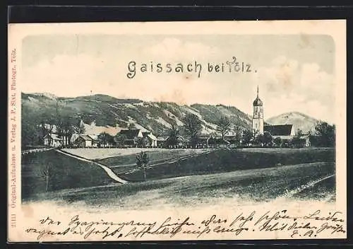 AK Gaissach /Tölz, Ortspanorama mit Feldern und Bergblick