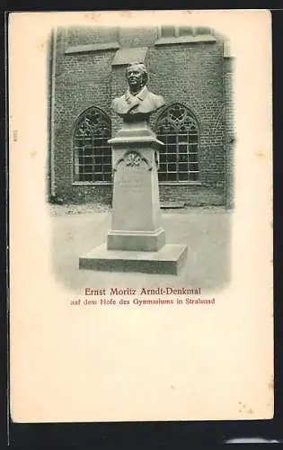 AK Stralsund, Ernst Moritz Arndt-Denkmal auf dem Hofe des Gymnasiums