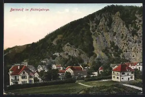 AK Berneck /Fichtelgebirge, Ortsansicht mit Felsblick