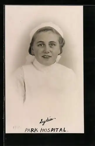 Foto-AK Park Hospital, Portrait der Krankenschwester Lydia