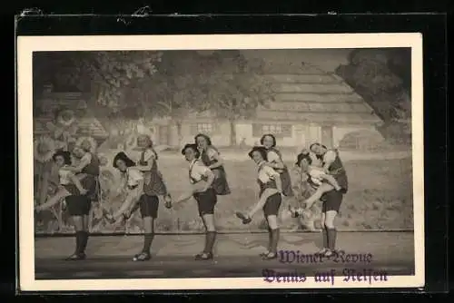 Foto-AK Wiener Revue Venus auf Reifen, Bühnenszene