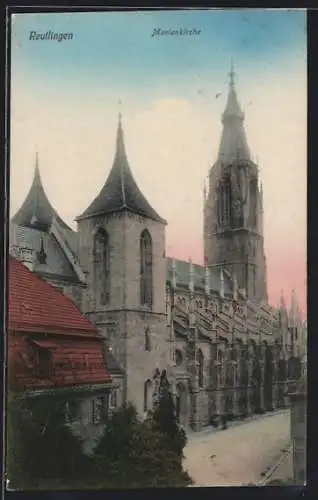 AK Reutlingen, Strassenpartie mit Marienkirche