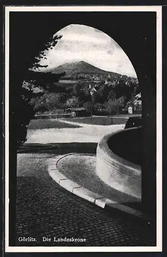 AK Görlitz, Auffahrt an der Kreuzkirche mit Blick nach der Landeskrone