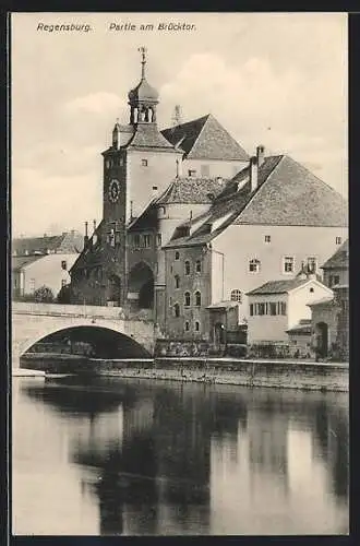 AK Regensburg, Kahnpartie am Brückentor